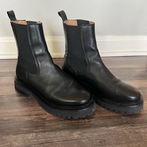Like new black leather Chelsea boots